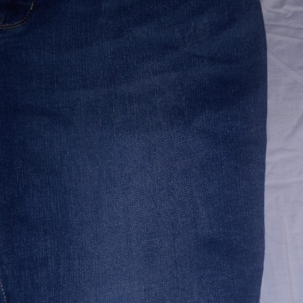 Time and Tru Mid-Rise Denim Shorts - Picture 4 of 5
